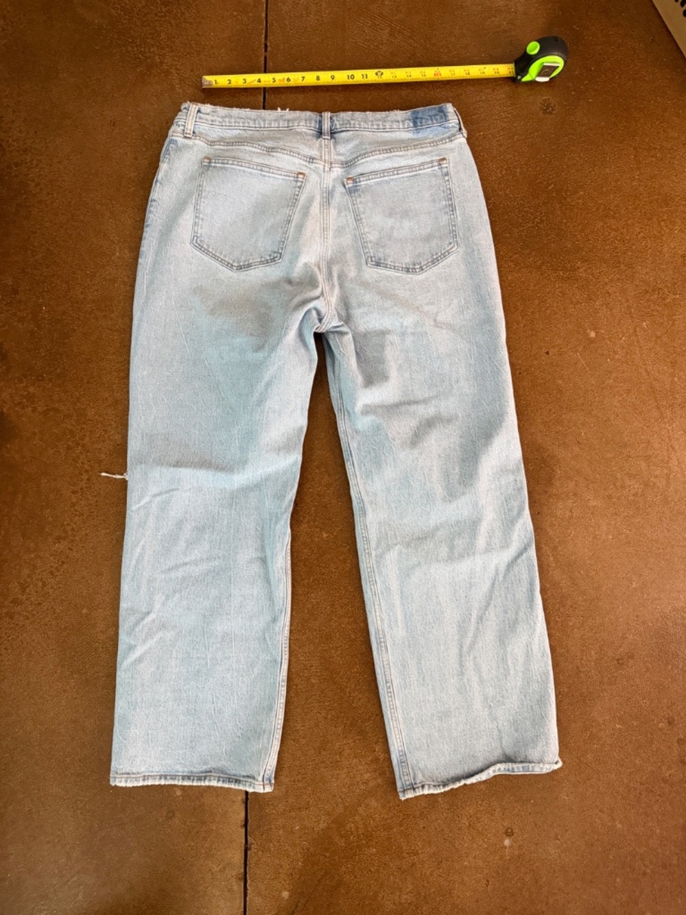 Abercrombie & Fitch High Rise 90s Relaxed Jean, Light Wash Destroy Size 34 (18) - Picture 2 of 4